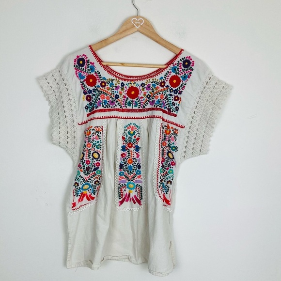 Artisan embroidered white Mexican huipil style shirt. Estimated size Medium - Picture 1 of 7